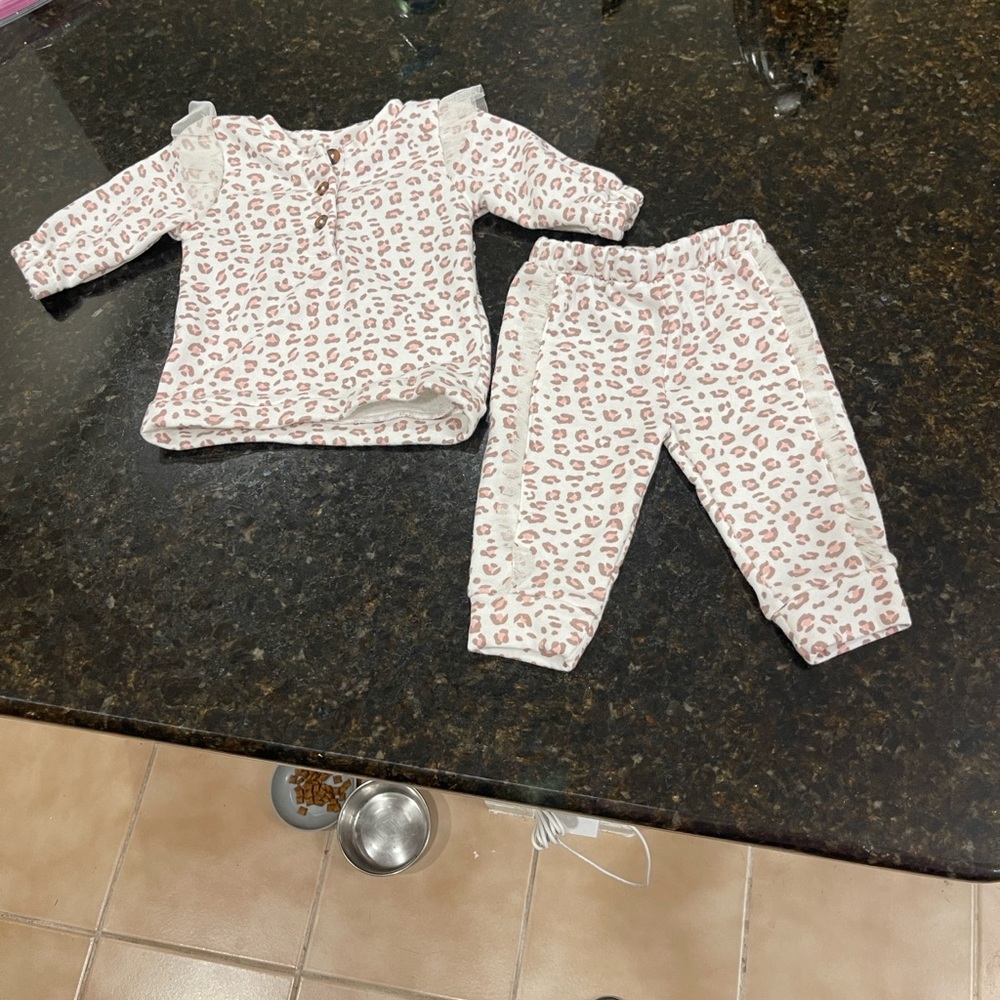 Nicole Miller White and Dusty Rose Leopard Baby Lounge Set